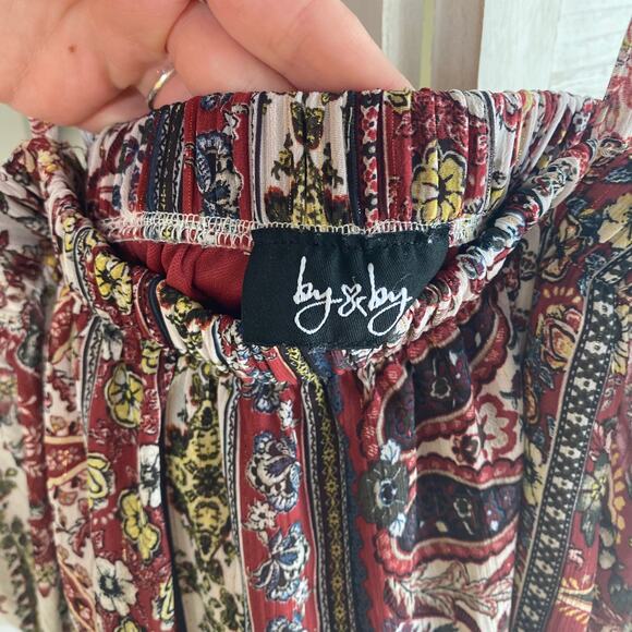 By & By red cold shoulder boho top - Picture 10 of 11